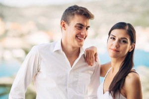 老公要离婚怎样挽回？（如何应对老公的离婚要求，让婚姻重燃爱火？）