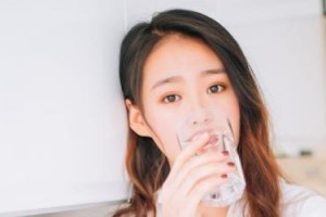 如何追求长久喜欢的女生？（认识已久的女生是否能追？如何增加成功率？）
