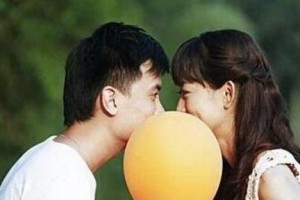男生喜欢你的11个表现，你了解几个？（揭开男生喜欢你的神秘面纱，掌握他们的暗示信号。）