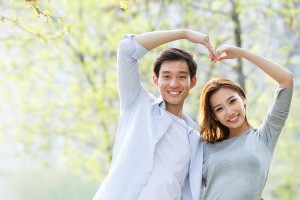 教男生谈恋爱的技巧（从自信到真诚，提升男性魅力的秘籍）