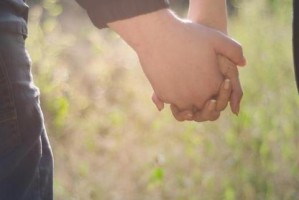 三招让你顺利挽回前女友的心（从心态、沟通和行动三方面入手，成功挽回前女友的心）