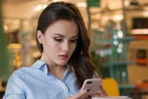 如何挽回因控制欲太强而分手的女友（学会尊重、沟通和自我约束，让感情重新回归）
