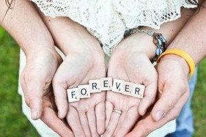 分手后他还爱着你，如何挽回？（让他再次爱上你的15个秘诀）