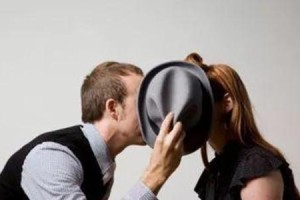 老公出轨后，如何挽回他的心？（教你如何从容应对婚外情，重获老公的爱）