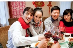 异地恋，男友没房没车，该不该结婚？（探讨异地恋的困境和选择，以及判断男友是否值得托付终身）