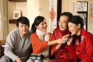 婚前坦白非父母亲生，应该还是不应该？（考虑到伦理、情感和法律等方面的因素，该如何选择？）