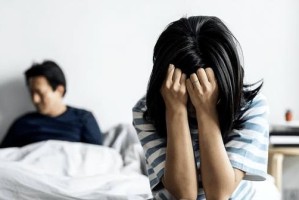 老婆出轨了，老公该如何应对？（用正确的方式解决婚姻危机，重建幸福生活）