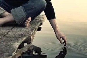 三种男人不值得交往（了解这些特点，远离感情的陷阱）