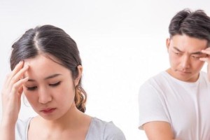 怀疑老公出轨，该如何沟通离婚？（保护自己的尊严，建立良好的沟通方式）