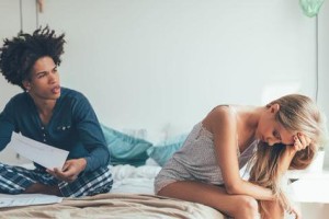 老公出轨了，妻子该怎么办？（如何应对老公出轨的痛苦？—）
