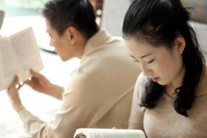 如何挽回出轨老公，重建夫妻关系？（经营夫妻关系的有效方法）