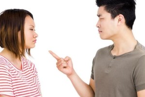 分手挽回前的必备问题（三个问题帮你走出情感泥潭）