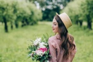 男人为何喜欢高情商女人？（探究高情商女人的迷人之处）