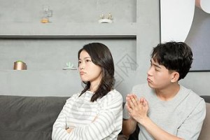 夫妻总是吵架该如何化解？（学会沟通是关键，夫妻情感更牢固！）