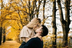男友提出分手后如何挽回？（了解心态，采取有效措施让爱回归）
