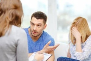 老公欺骗我该如何面对（当爱情遇到背叛，该如何挽救关系）