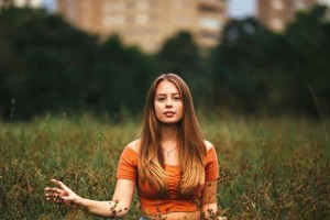 分手后女人需避免的与前男友做的事情（15个需要警惕的行为，避免伤害自己的心灵）