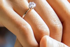 老公出轨后怎么挽回（15个实用方法教你拯救婚姻，再度幸福）
