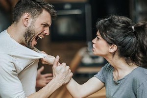 男人出轨，应该原谅吗？（探讨男人出轨的原因、影响以及妻子是否应该原谅，）