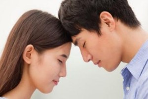 如何处理男友家庭经济条件不佳，父母反对的问题（经济状况不是爱情障碍，如何化解？）