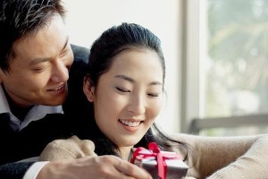 老公出轨，如何挽回？（教你轻松应对出轨的男人，不再背叛你）