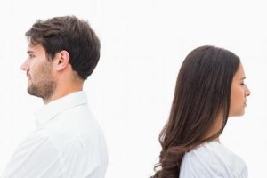 如何挽回婚姻中出轨的伴侣（情感危机时刻，如何拯救婚姻关系？）