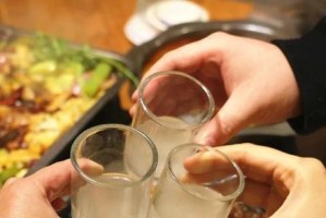 女友经常出去应酬，如何应对？（一位男友的经验分享及应对技巧）