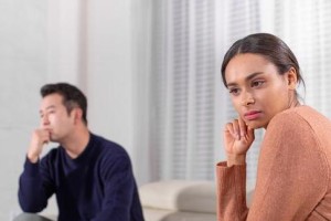 婚姻初期的矛盾与解决方法（以刚结婚就闹离婚，我和老公总是吵架怎么办？）