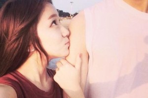 四个撩妹技巧让你轻松吸引心仪女生（从沟通到互动，一步步学会如何泡妞）