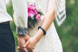 老公出轨，我该如何挽回婚姻？（离婚不是唯一选择，关键在于如何重建信任）