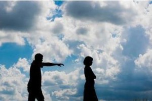 如何挽回与冷热不均女友的感情（重新点燃爱火，让她回到你身边）
