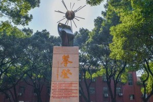 共筑未来，创造丰碑（以本报今起推出系列报道为契机，共同建设美好明天）