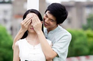 如何轻松挽回前女友（15个实用技巧，让你成功挽回前女友）